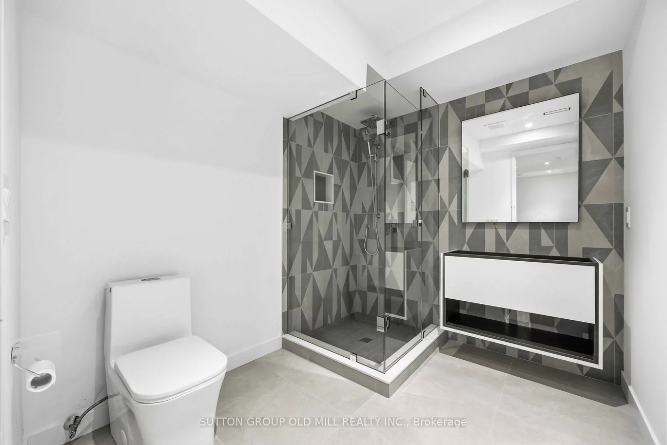 18, Herne, Edenbridge-Humber Valley, Toronto