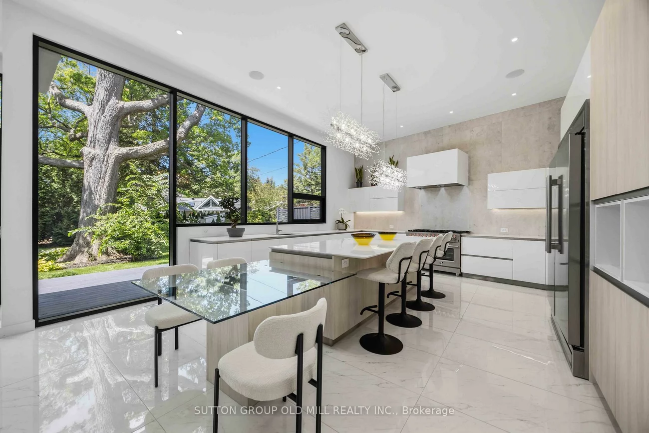 18, Herne, Edenbridge-Humber Valley, Toronto