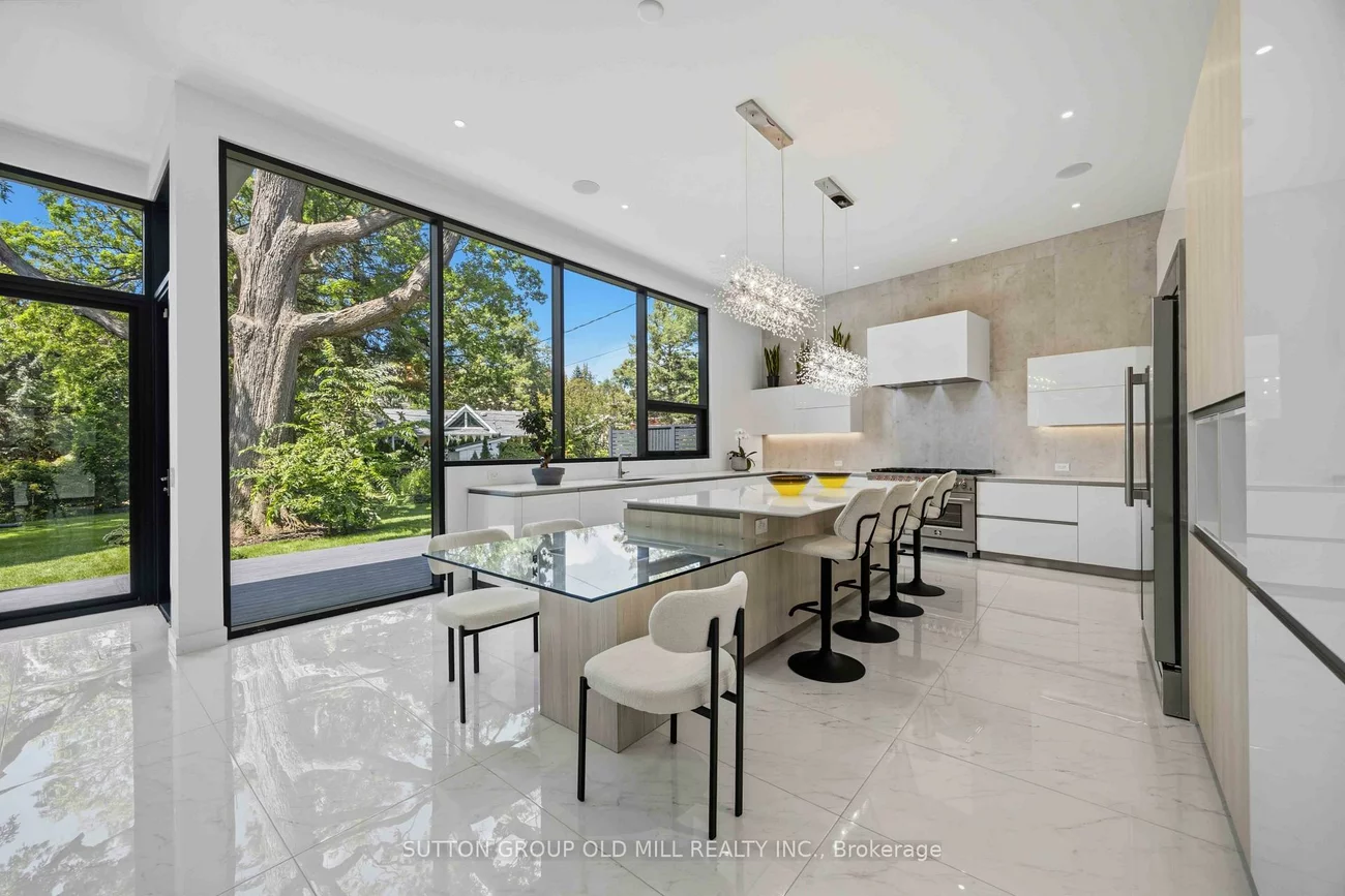 18, Herne, Edenbridge-Humber Valley, Toronto
