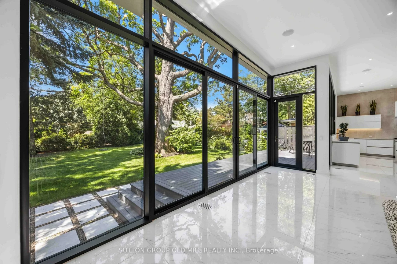 18, Herne, Edenbridge-Humber Valley, Toronto