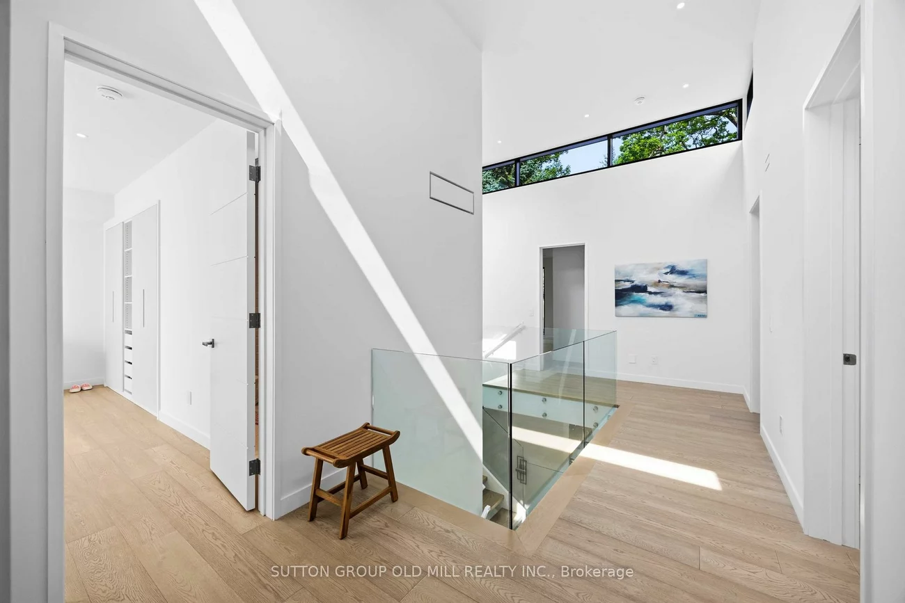 18, Herne, Edenbridge-Humber Valley, Toronto