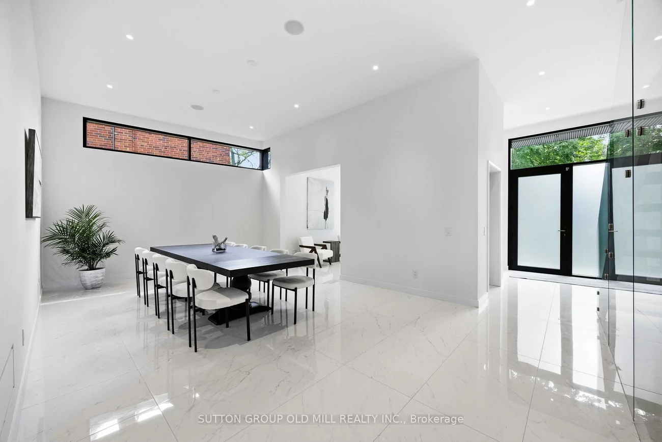 18, Herne, Edenbridge-Humber Valley, Toronto