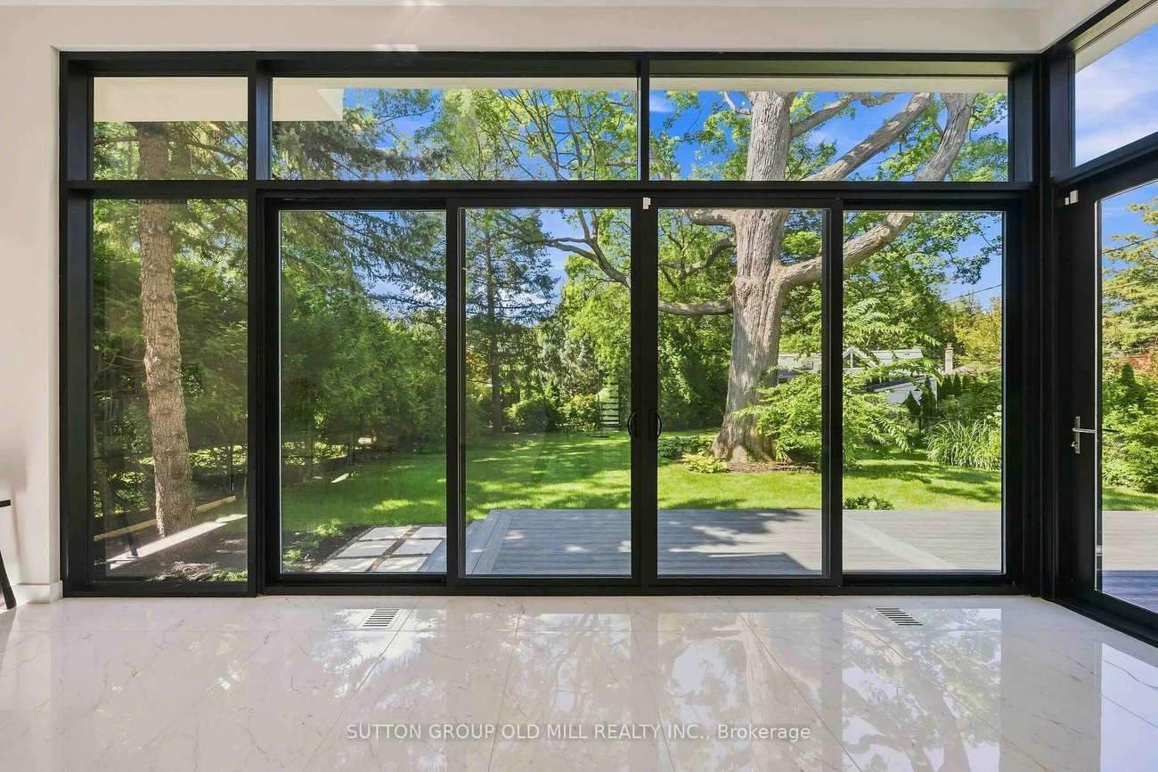 18, Herne, Edenbridge-Humber Valley, Toronto