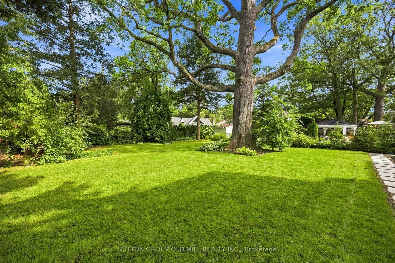 18, Herne, Edenbridge-Humber Valley, Toronto