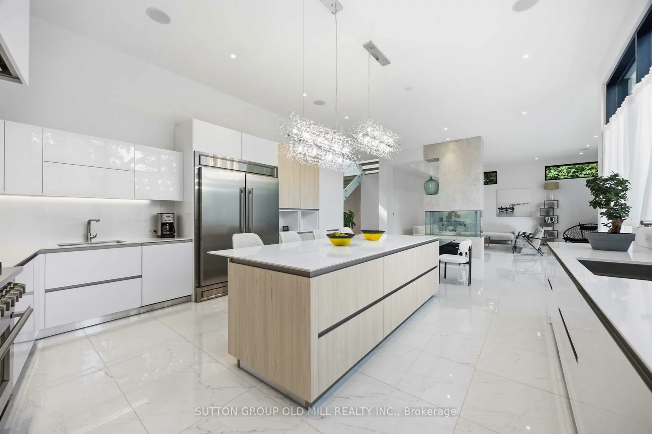 18, Herne, Edenbridge-Humber Valley, Toronto
