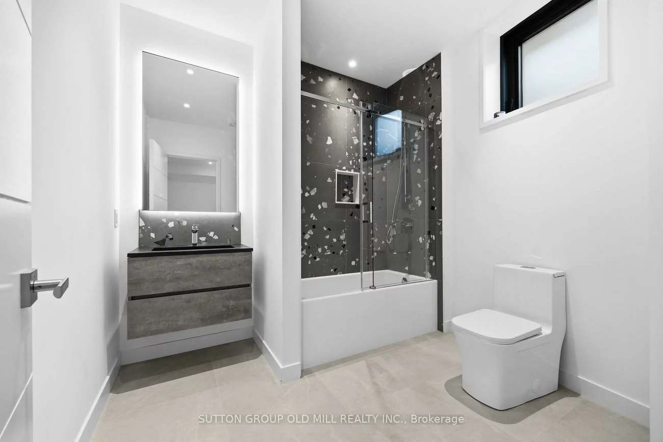 18, Herne, Edenbridge-Humber Valley, Toronto