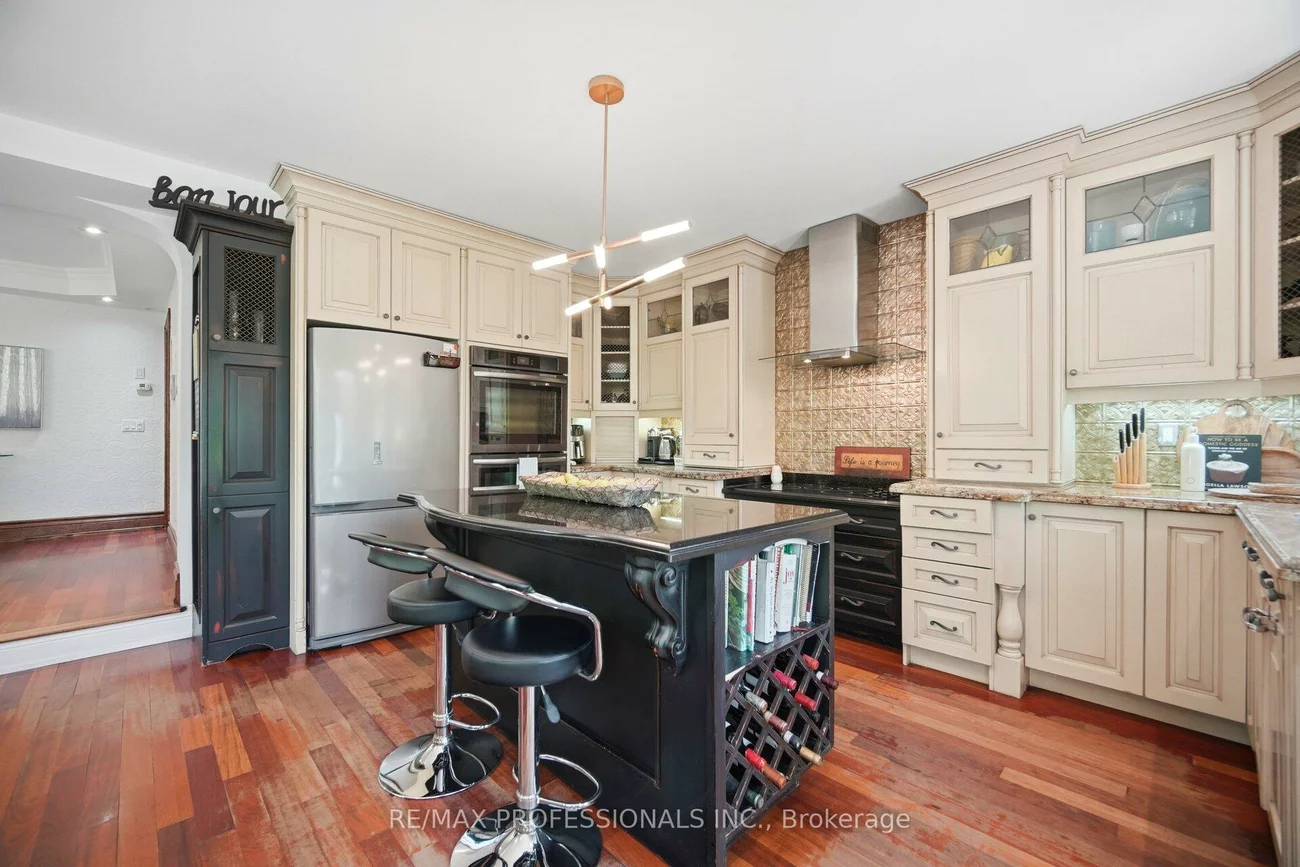 29, Mattice, Islington-City Centre West, Toronto
