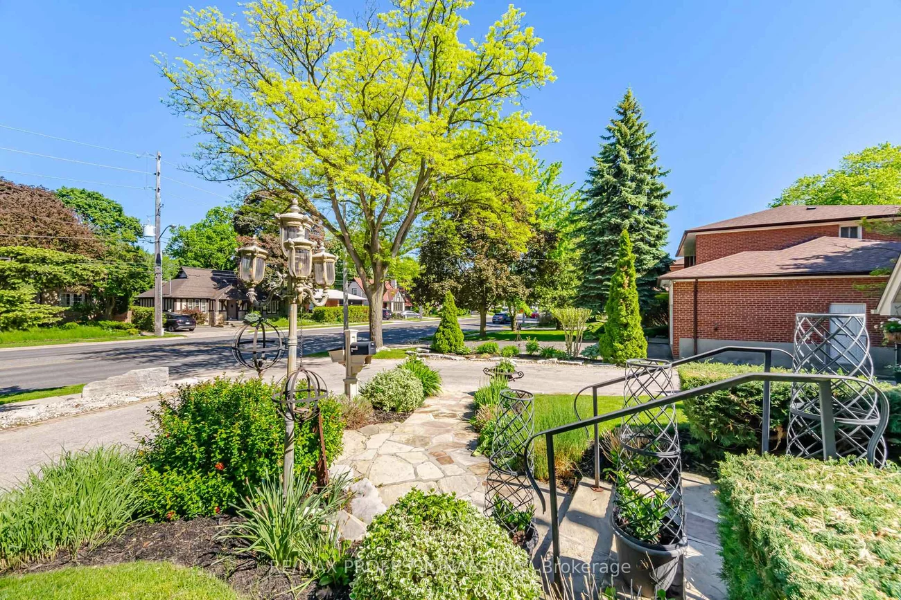 29, Mattice, Islington-City Centre West, Toronto