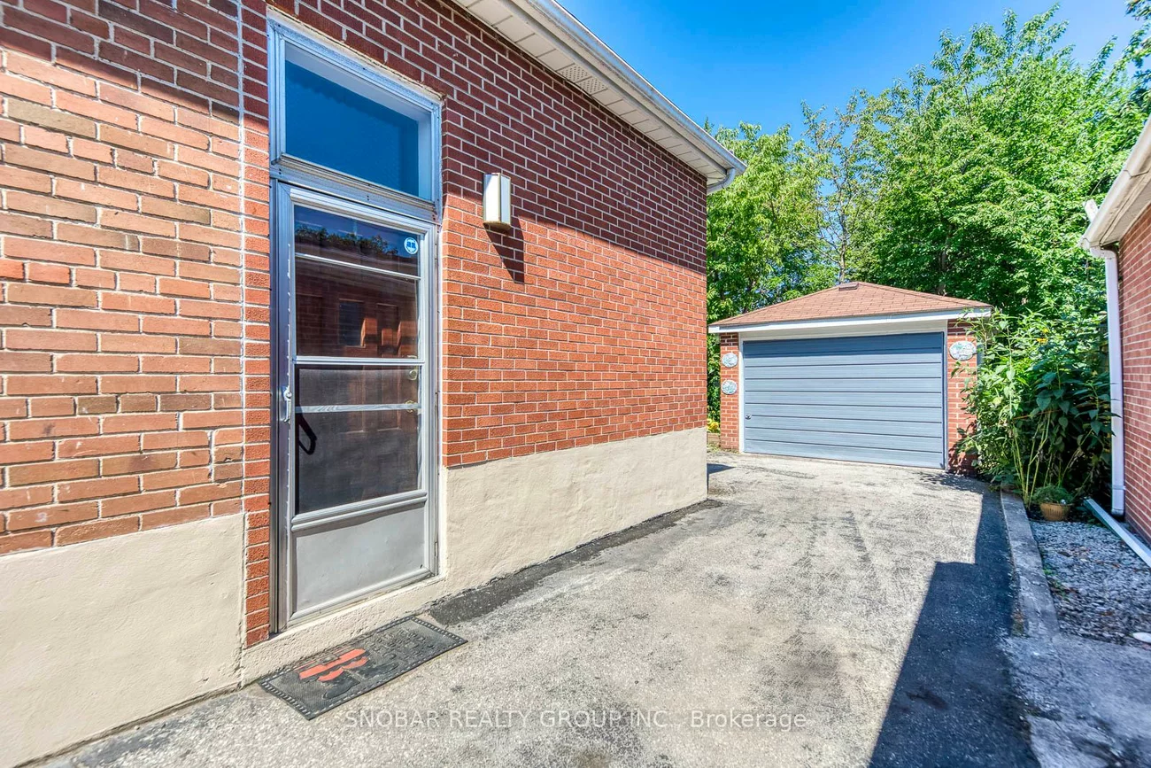 40, Dixon, Humber Heights, Toronto
