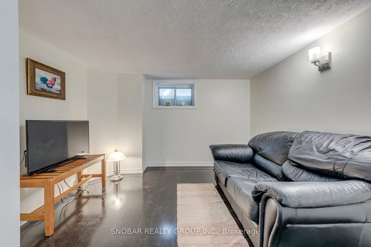 40, Dixon, Humber Heights, Toronto