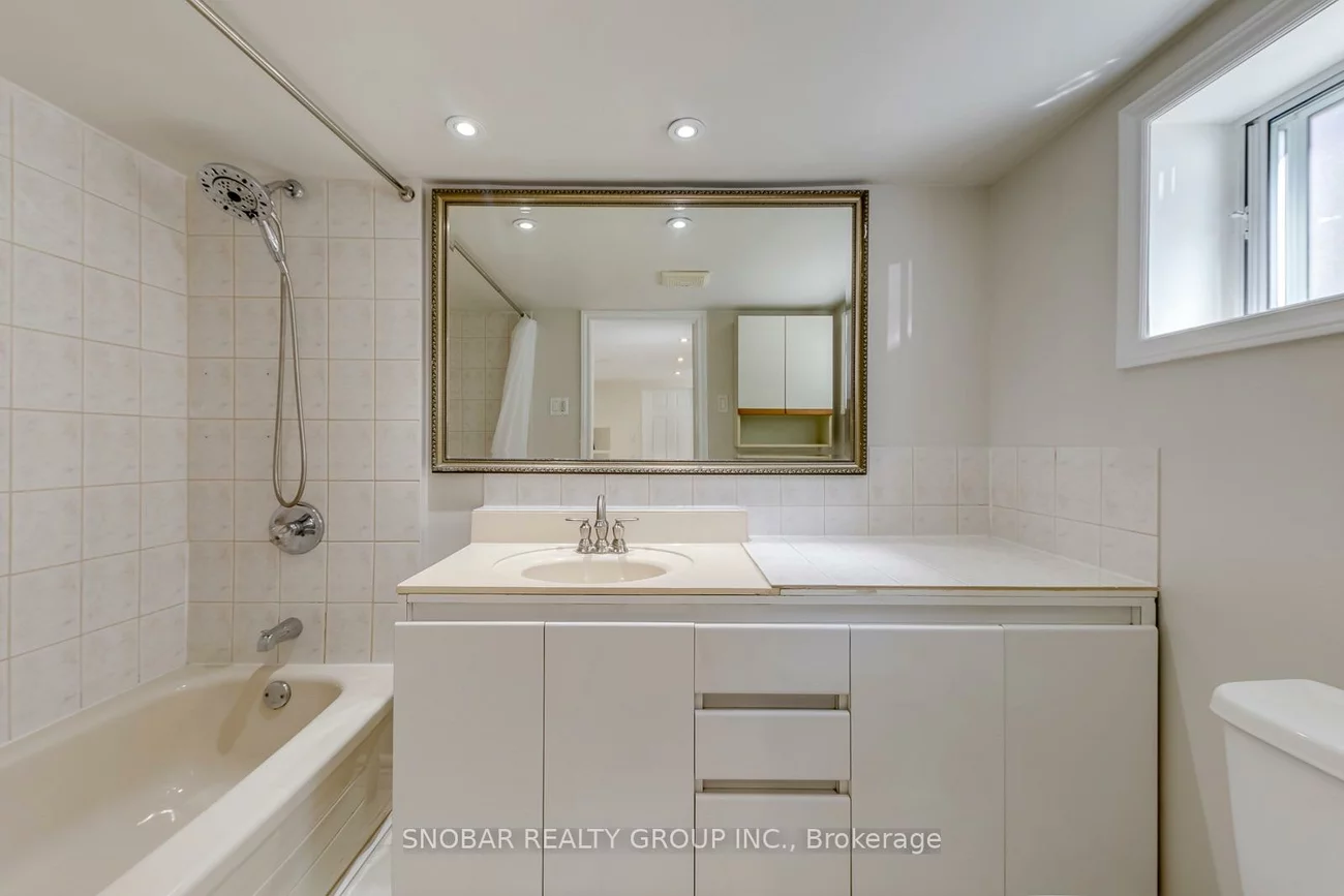40, Dixon, Humber Heights, Toronto