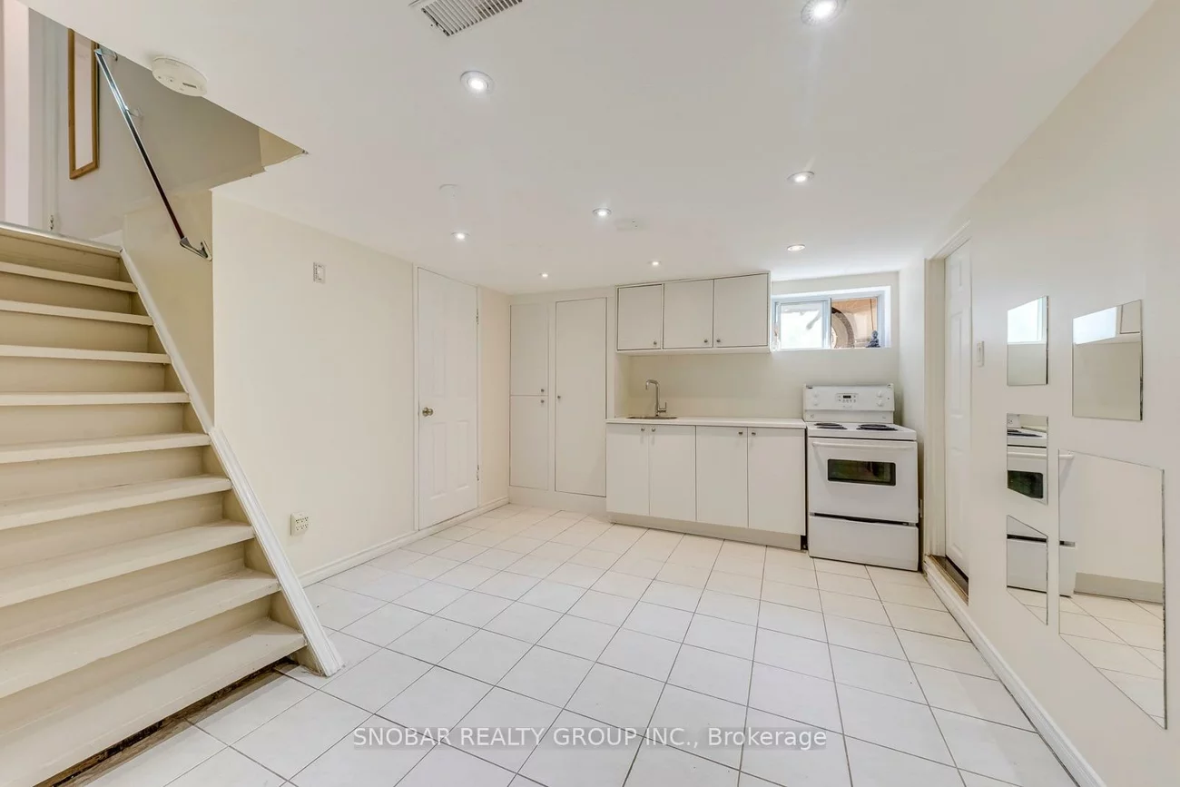 40, Dixon, Humber Heights, Toronto