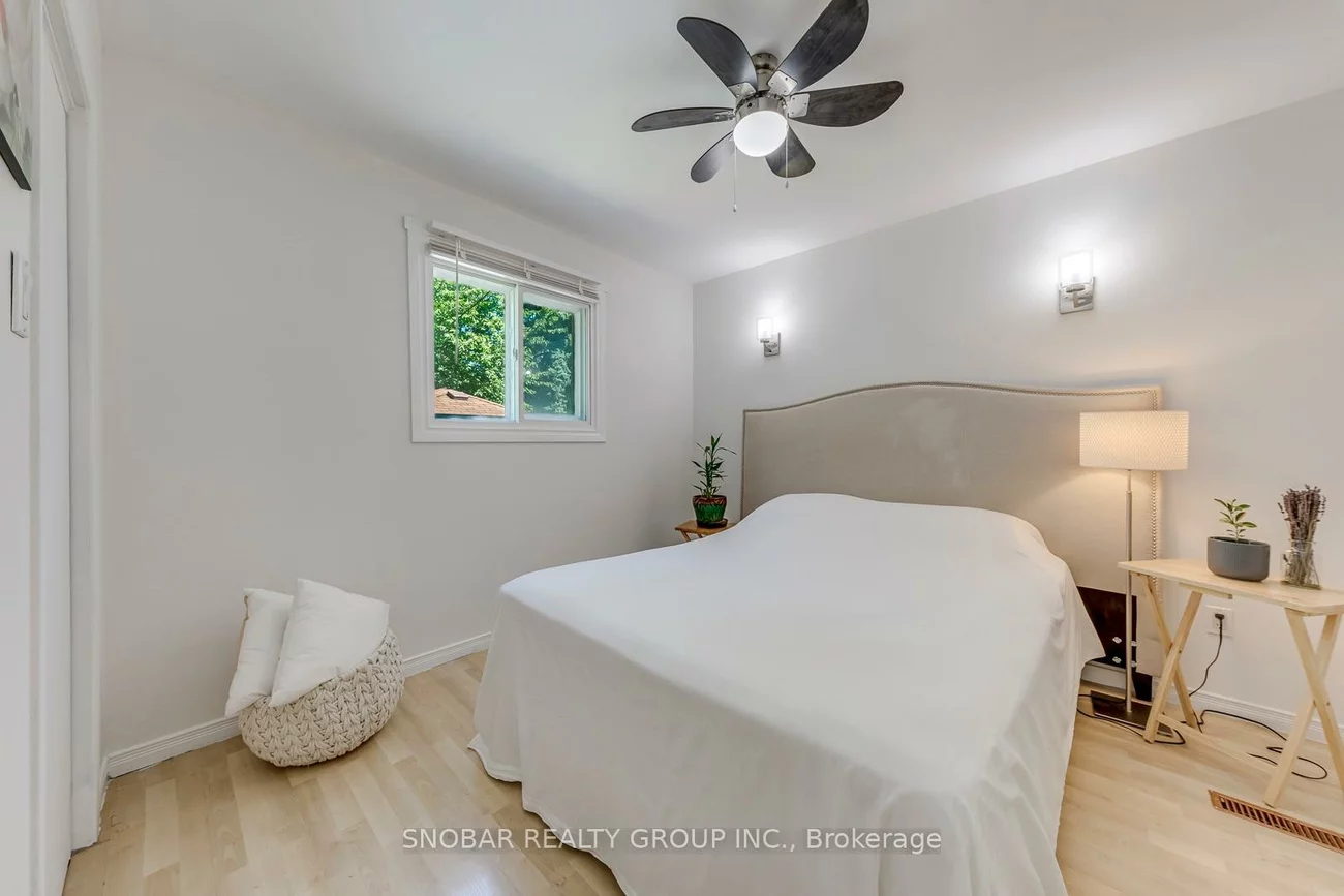 40, Dixon, Humber Heights, Toronto