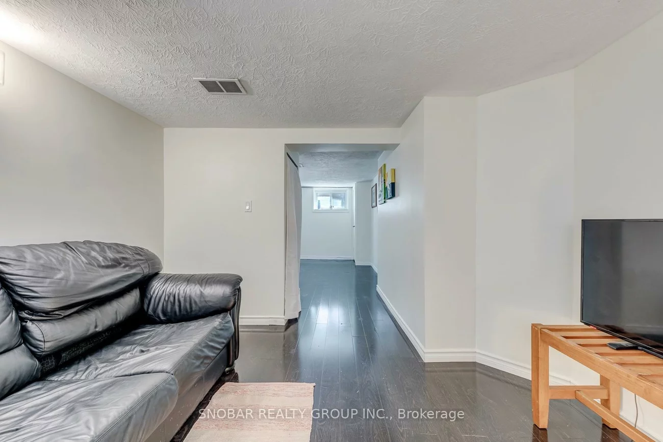 40, Dixon, Humber Heights, Toronto