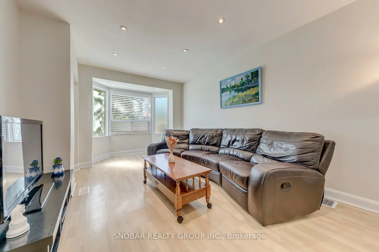 40, Dixon, Humber Heights, Toronto