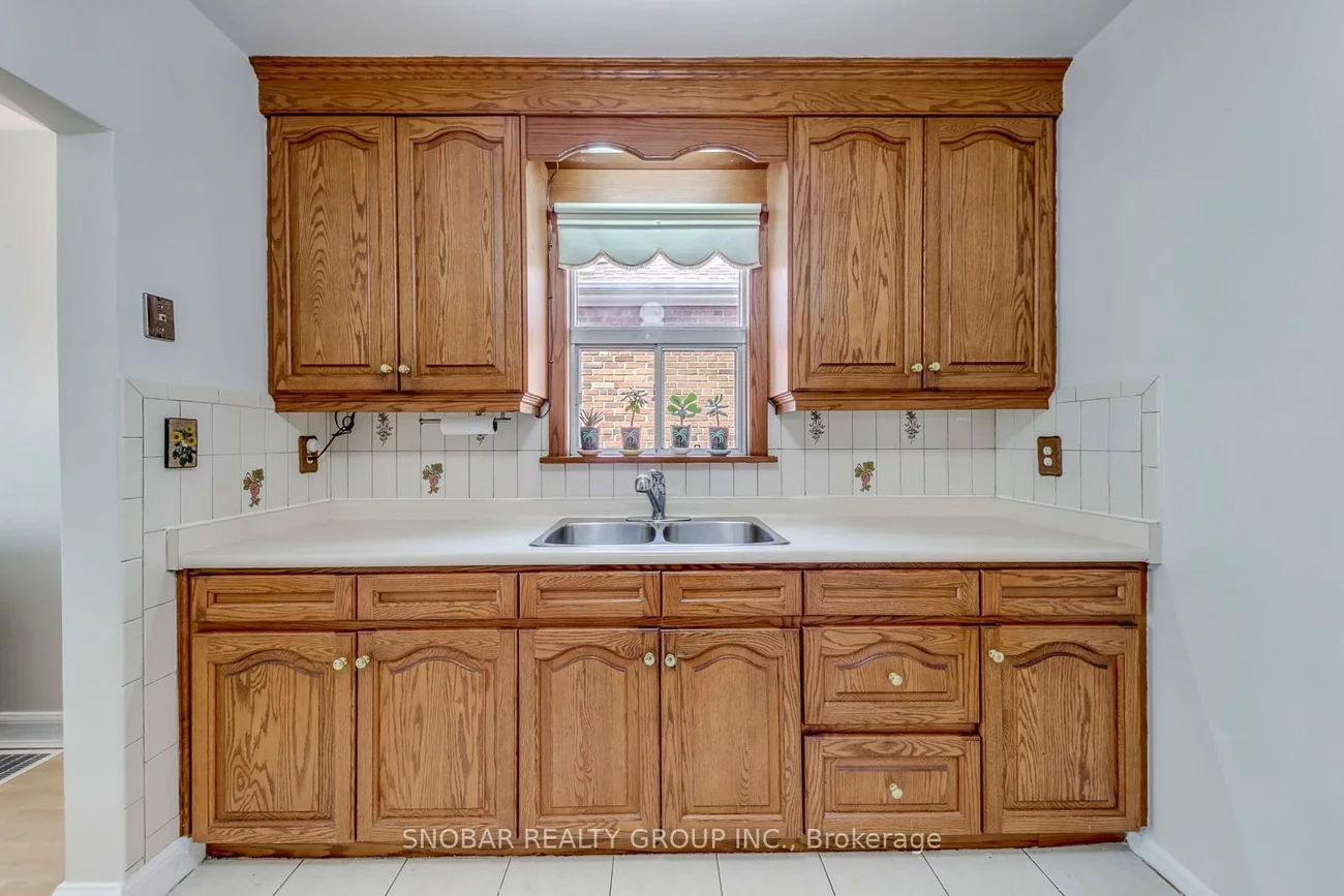 40, Dixon, Humber Heights, Toronto