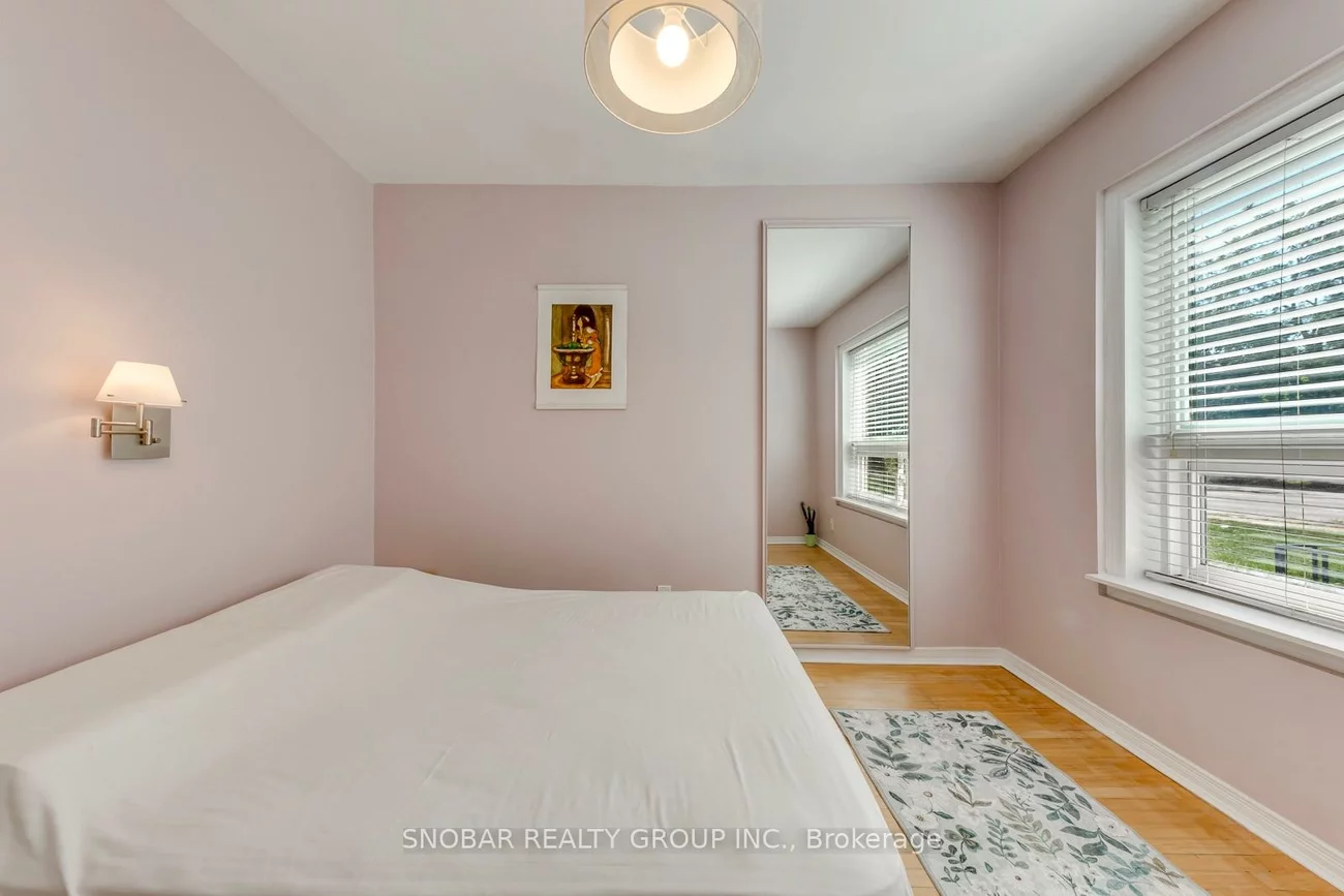 40, Dixon, Humber Heights, Toronto