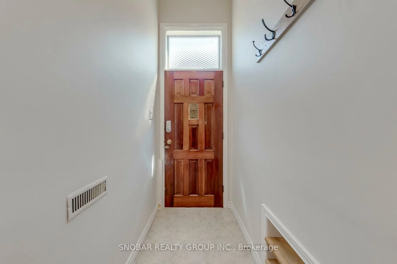 40, Dixon, Humber Heights, Toronto