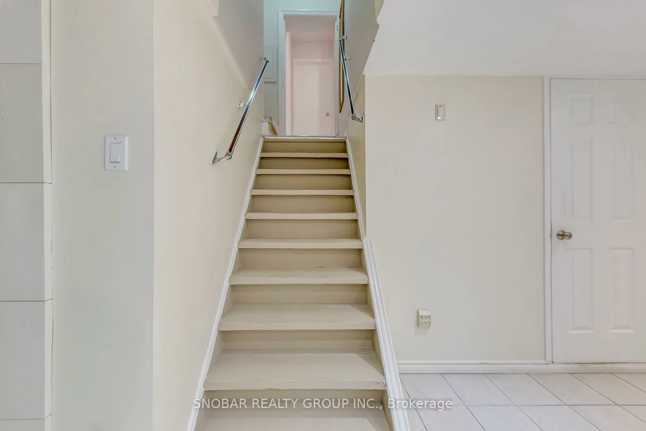 40, Dixon, Humber Heights, Toronto