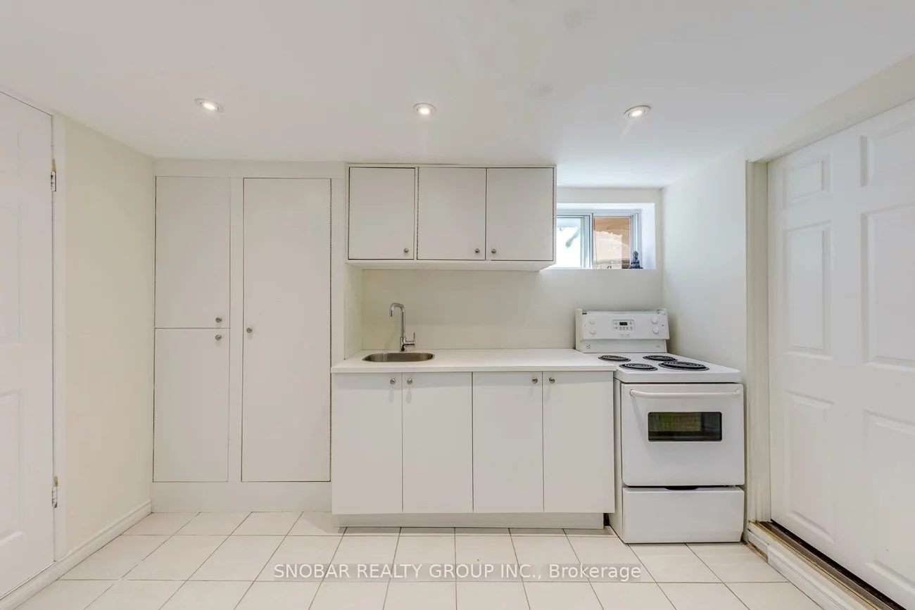 40, Dixon, Humber Heights, Toronto