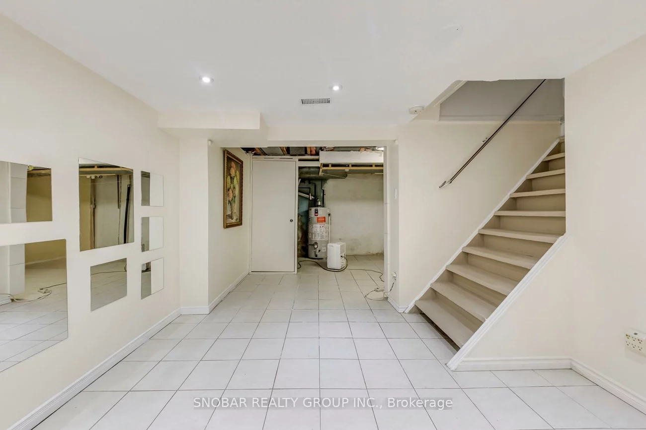40, Dixon, Humber Heights, Toronto