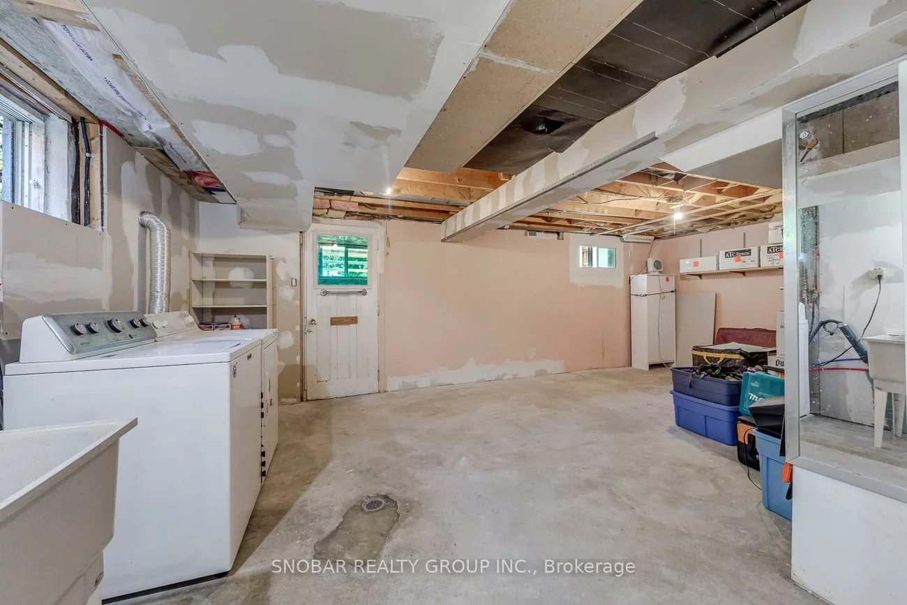 40, Dixon, Humber Heights, Toronto