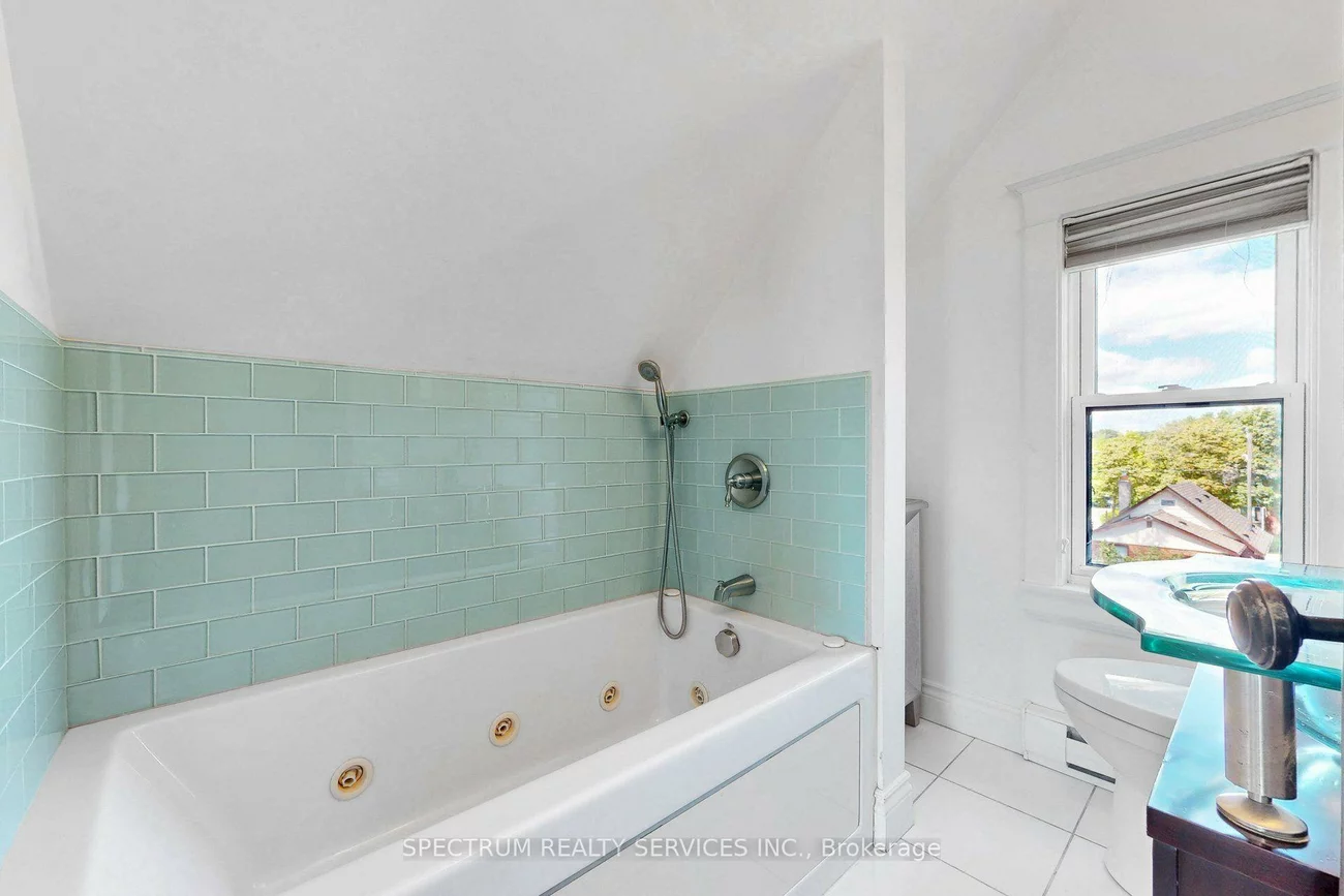 86, Church, Weston, Toronto
