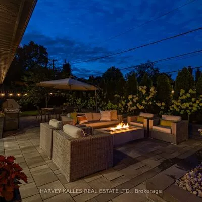75, Markland, Markland Wood, Toronto