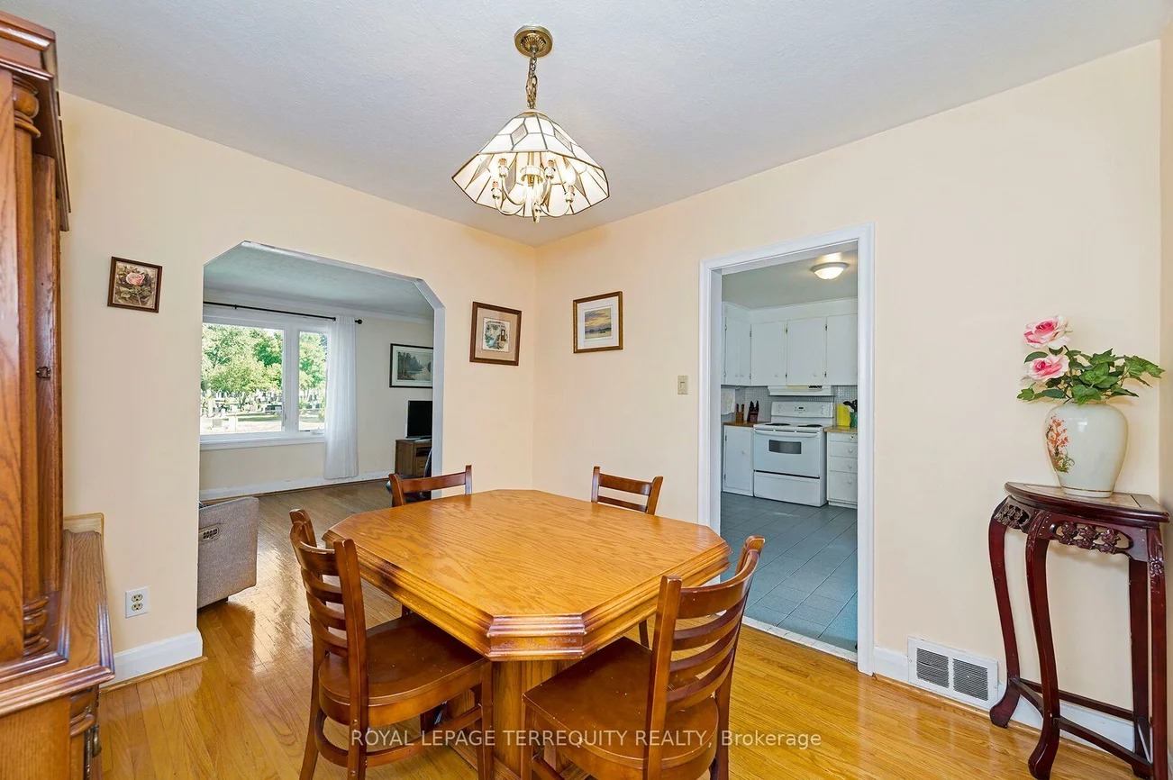 2307, Lawrence, Humber Heights, Toronto