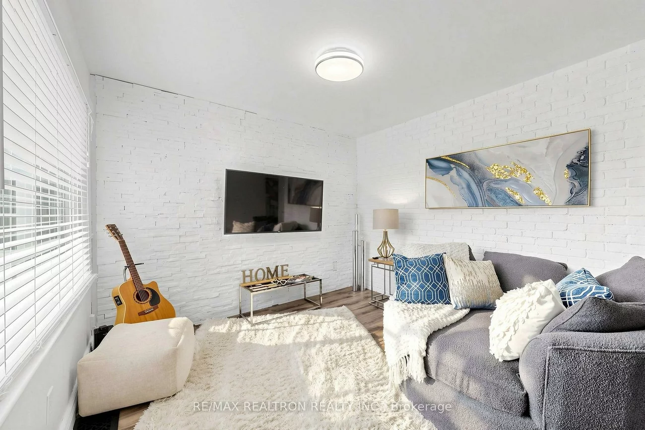 8, Villa, Long Branch, Toronto