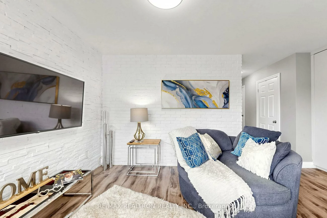 8, Villa, Long Branch, Toronto