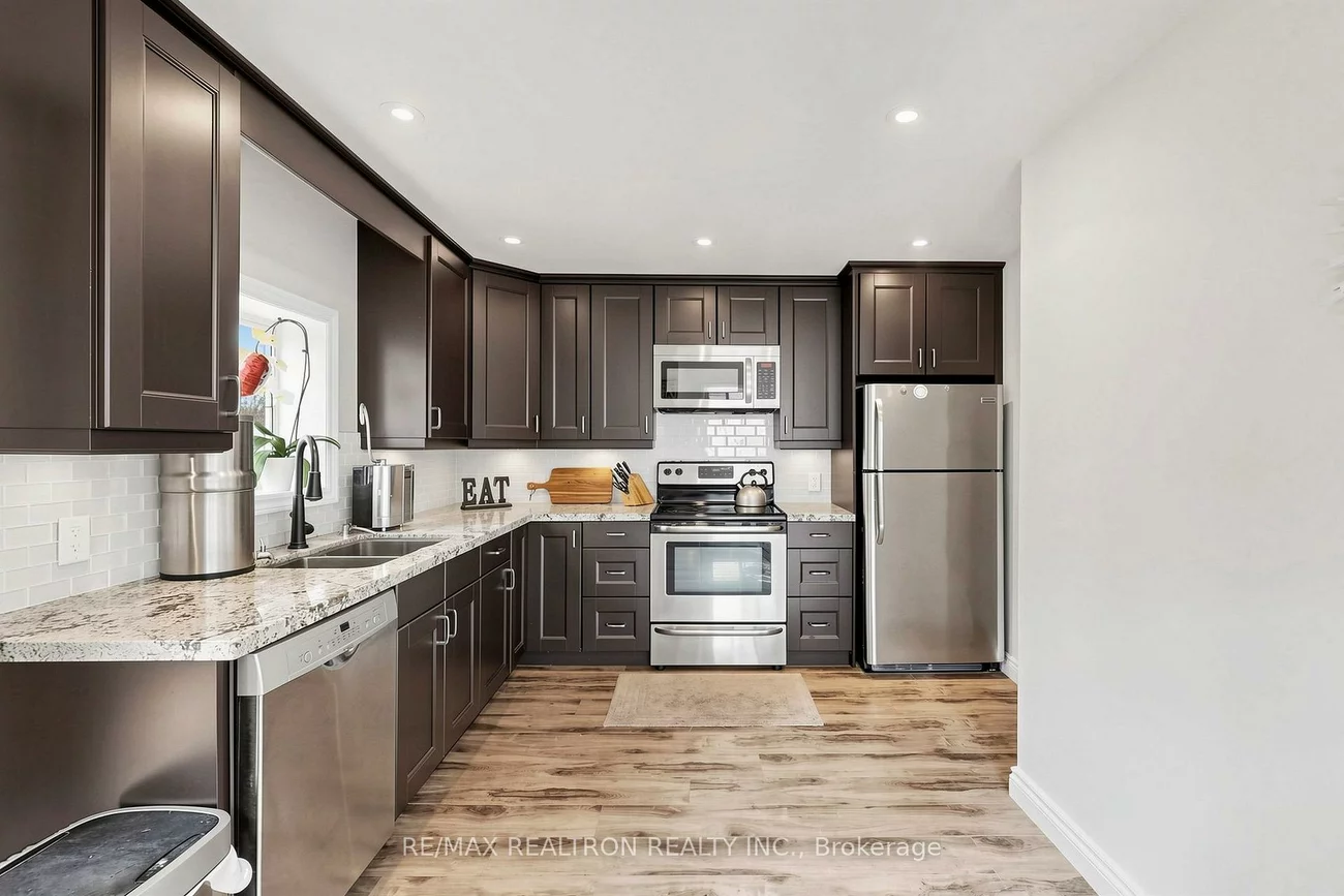 8, Villa, Long Branch, Toronto