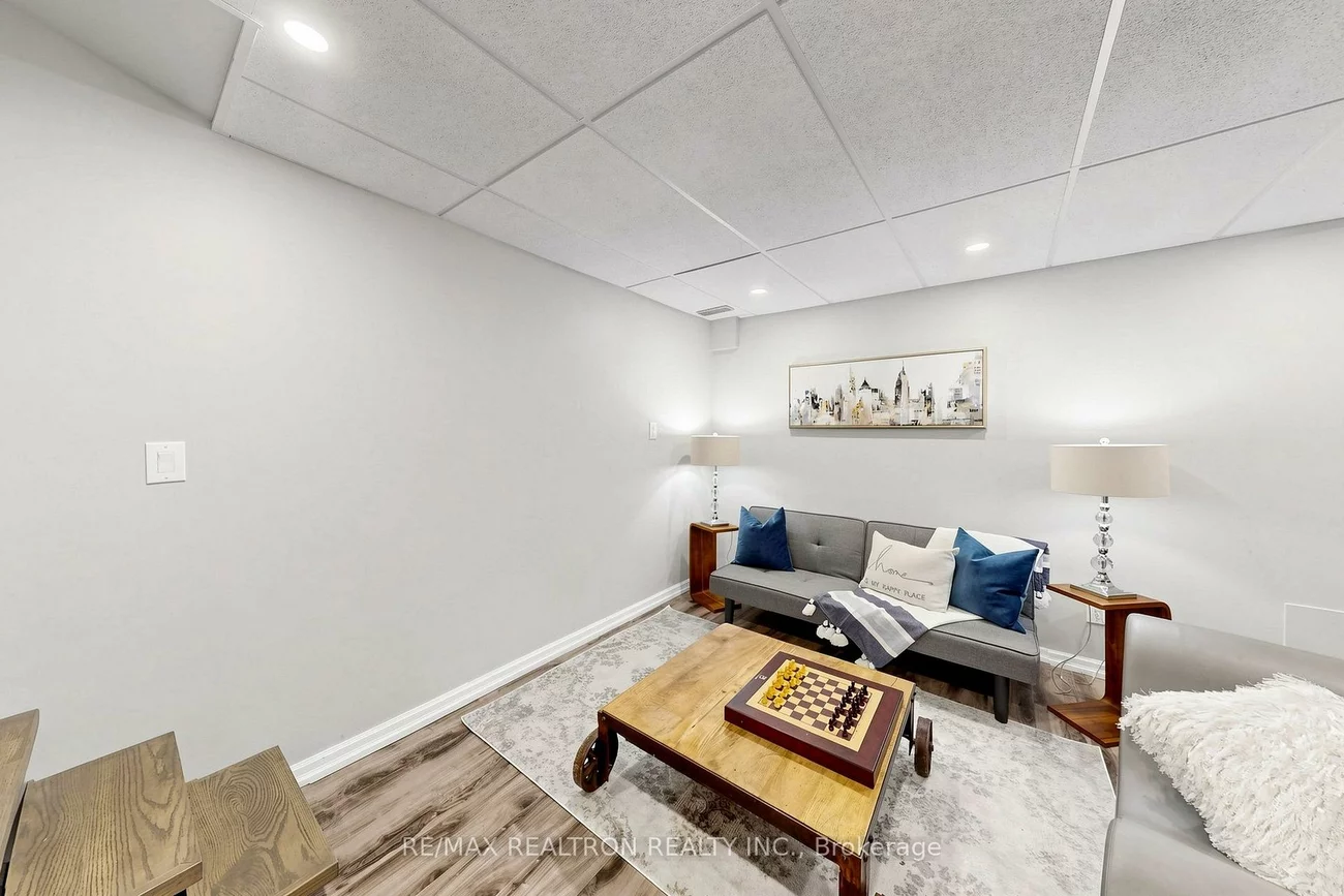8, Villa, Long Branch, Toronto