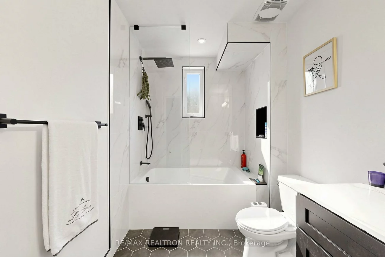 8, Villa, Long Branch, Toronto