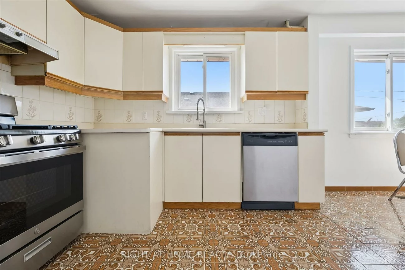27, Jocada, Maple Leaf, Toronto