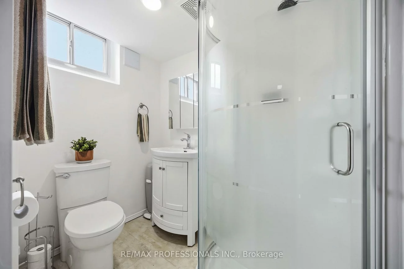 14, Dashwood, Thistletown-Beaumonde Heights, Toronto