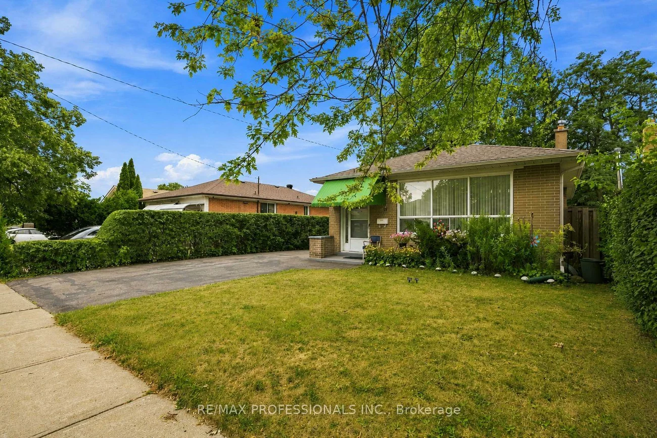 14, Dashwood, Thistletown-Beaumonde Heights, Toronto
