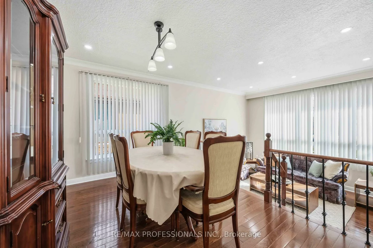 14, Dashwood, Thistletown-Beaumonde Heights, Toronto