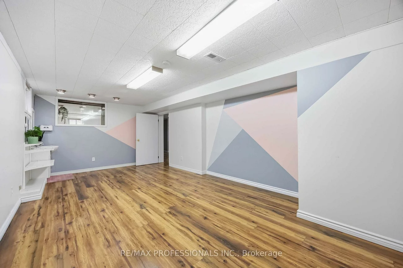 14, Dashwood, Thistletown-Beaumonde Heights, Toronto