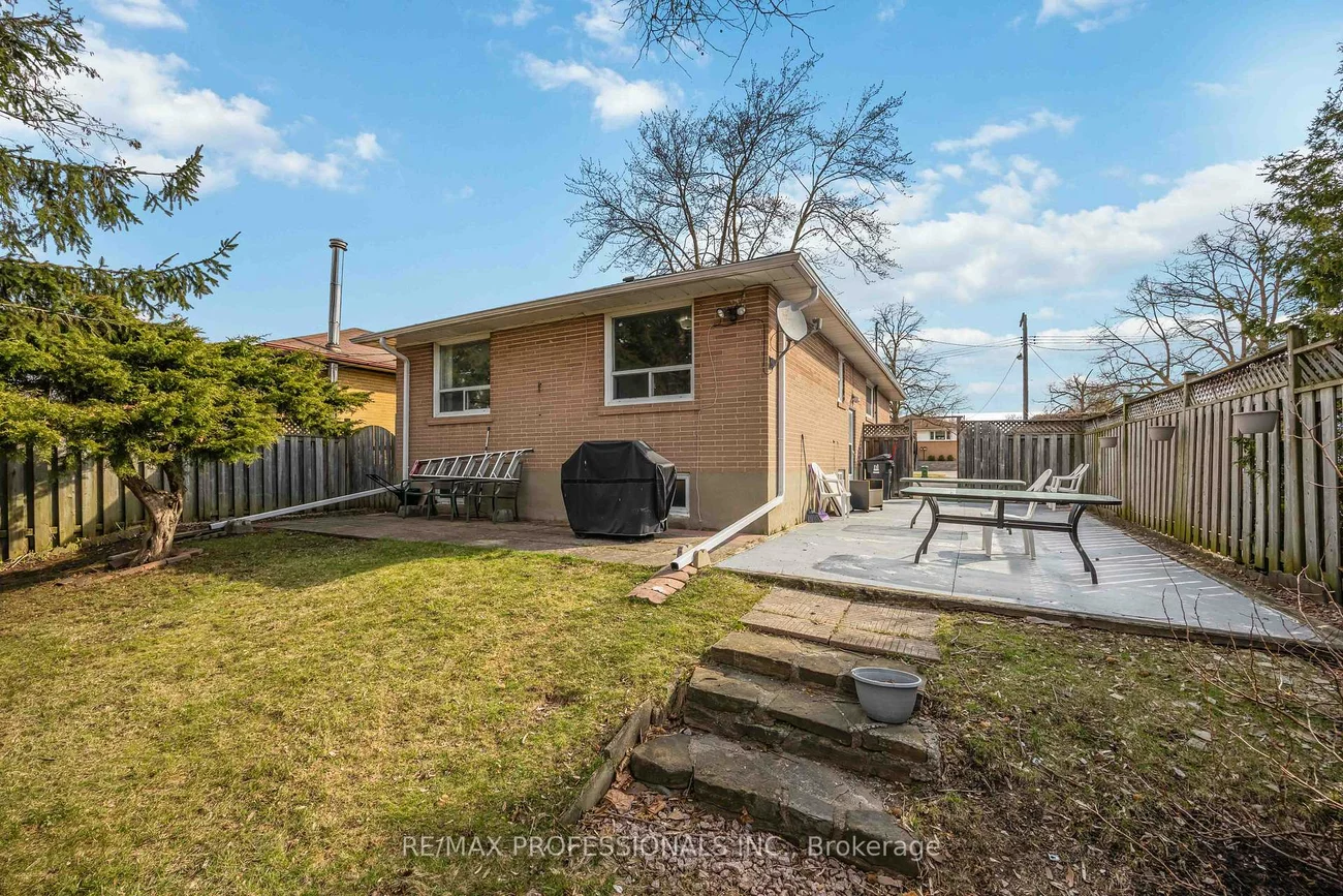 14, Dashwood, Thistletown-Beaumonde Heights, Toronto