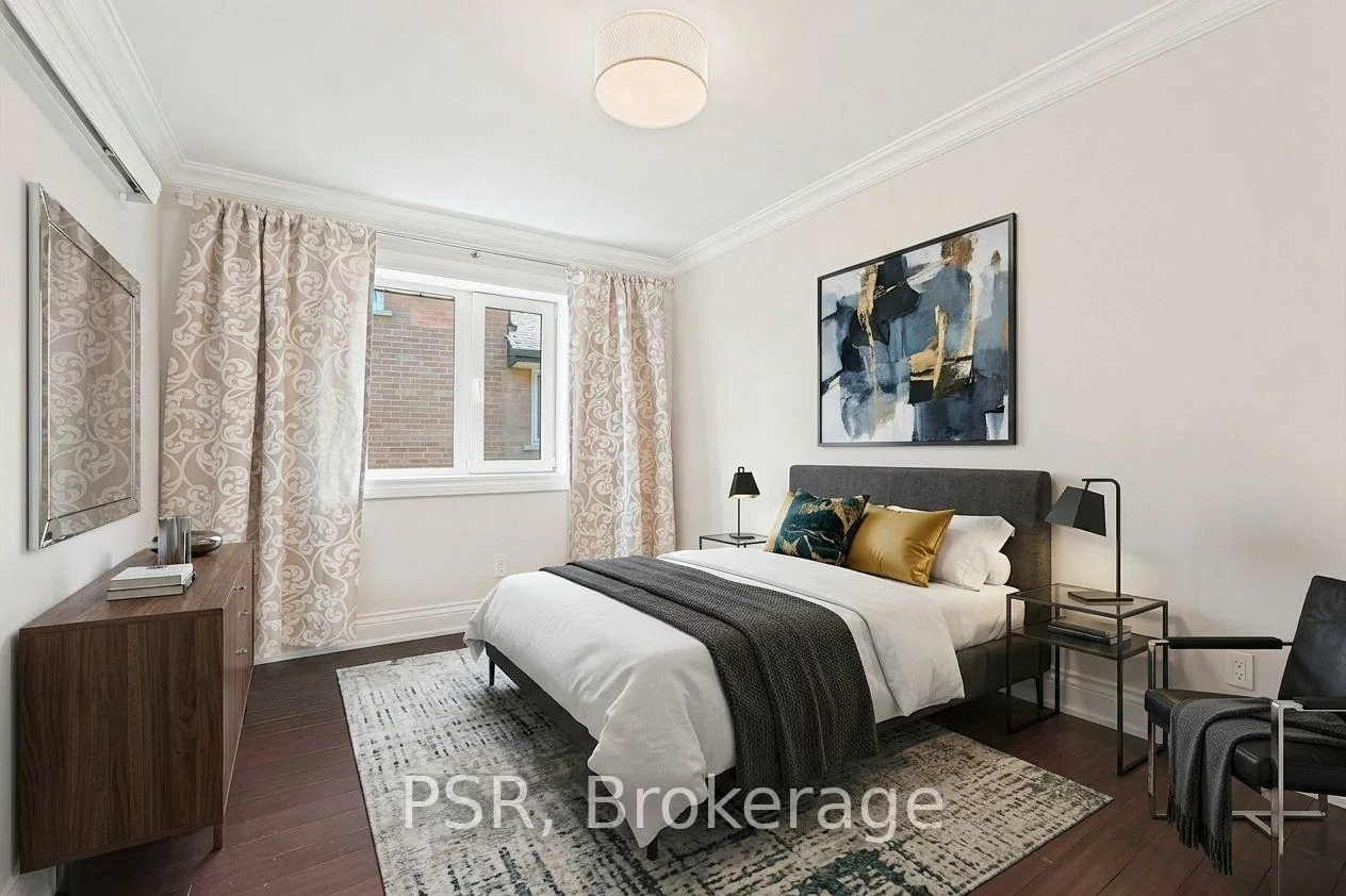 61, Robinglade, Eringate-Centennial-West Deane, Toronto