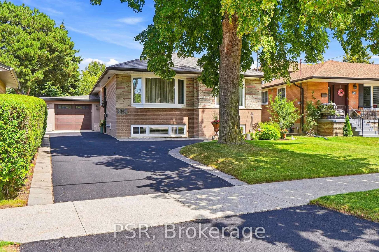61, Robinglade, Eringate-Centennial-West Deane, Toronto