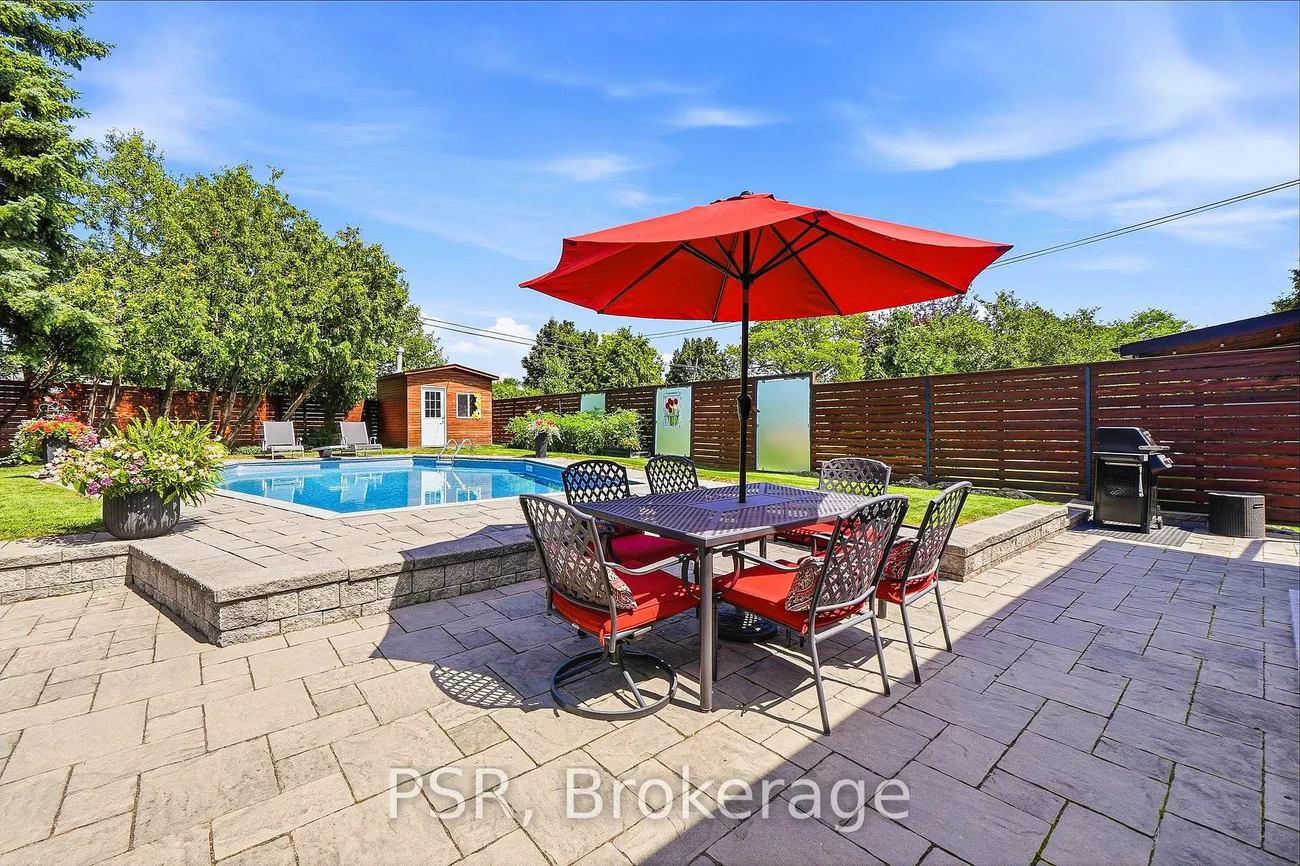 61, Robinglade, Eringate-Centennial-West Deane, Toronto
