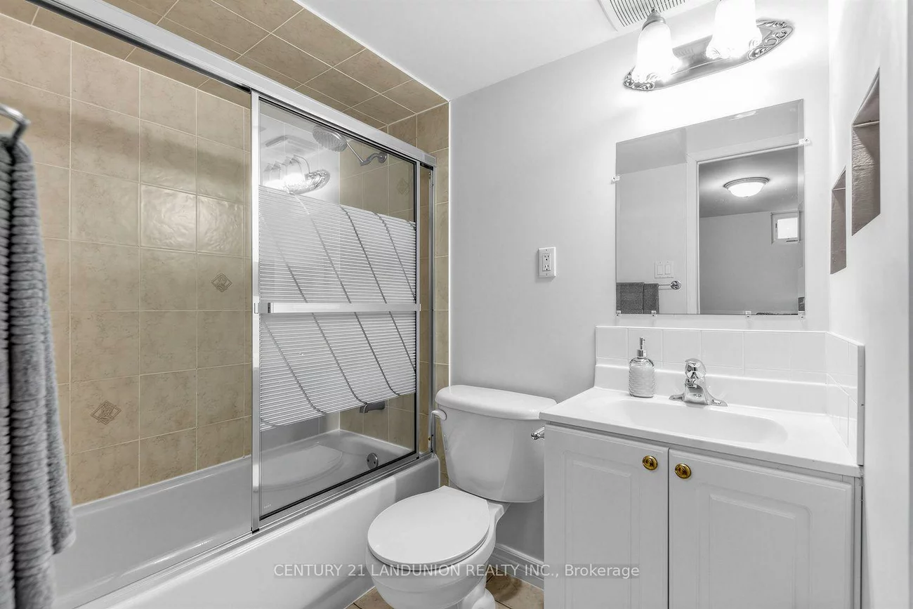 28, Herzberg, York University Heights, Toronto