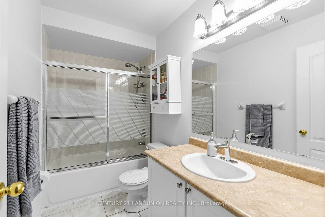 28, Herzberg, York University Heights, Toronto