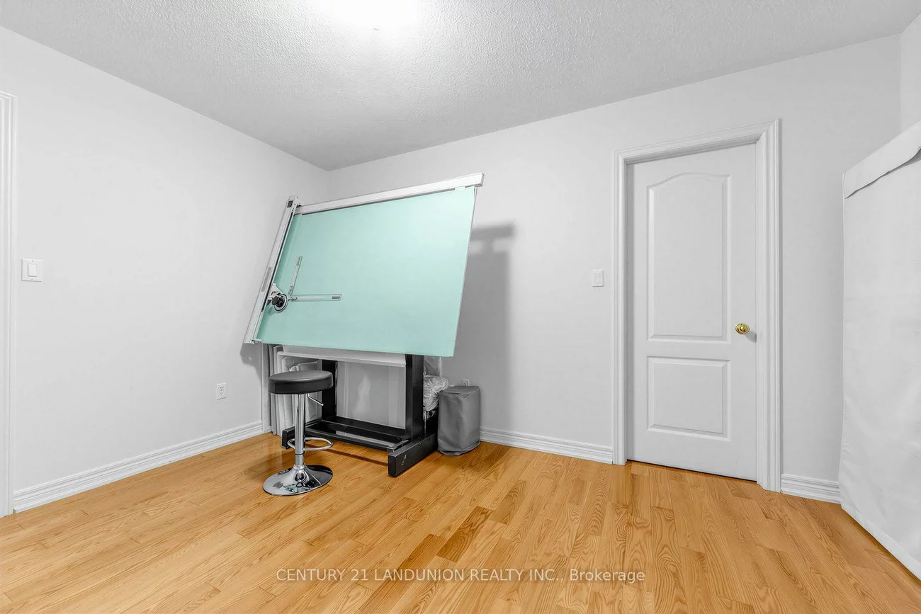 28, Herzberg, York University Heights, Toronto