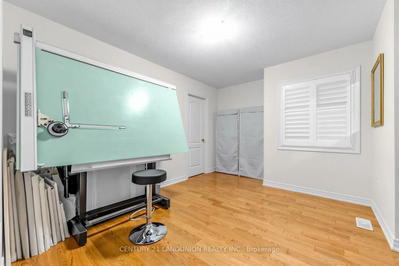 28, Herzberg, York University Heights, Toronto