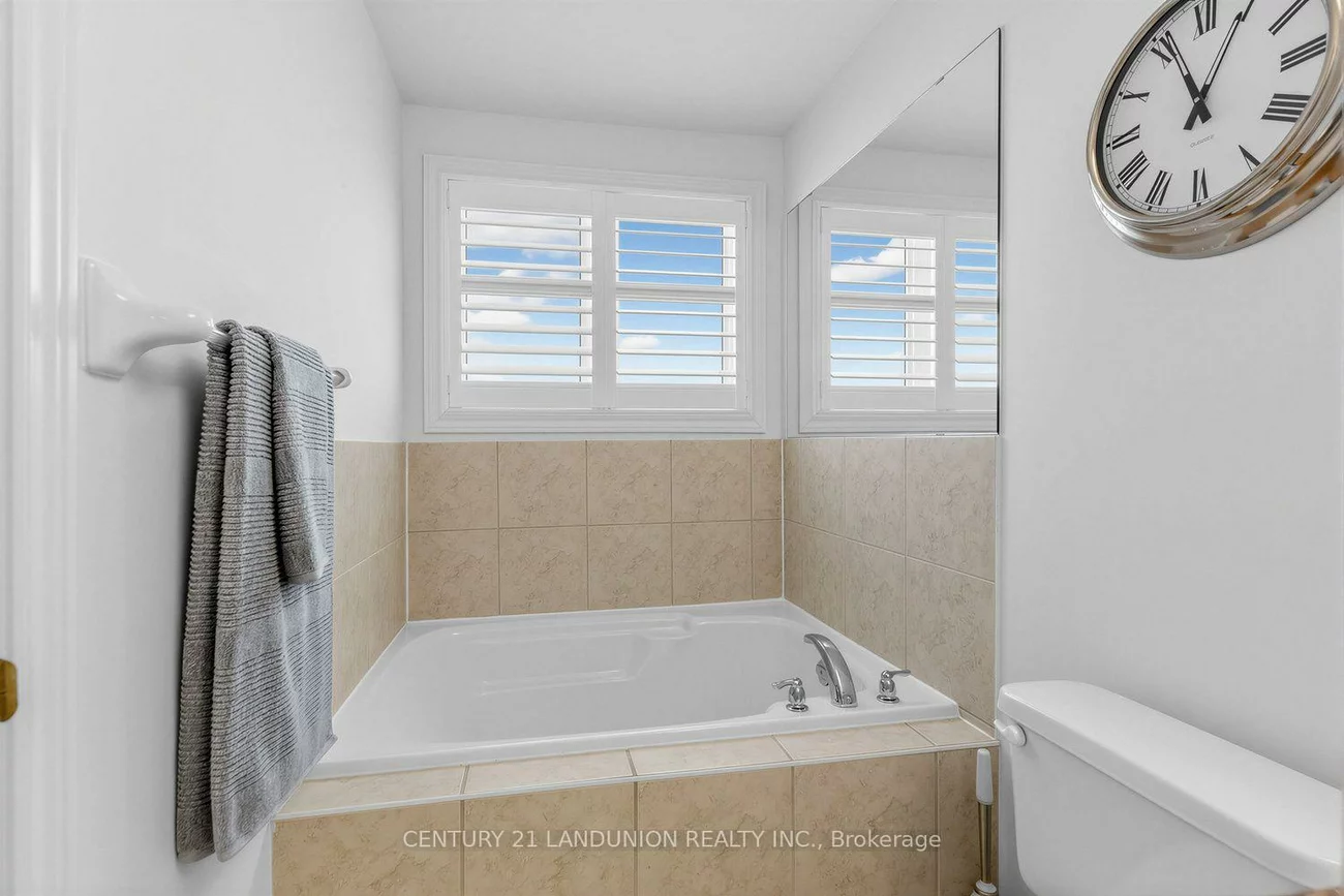 28, Herzberg, York University Heights, Toronto