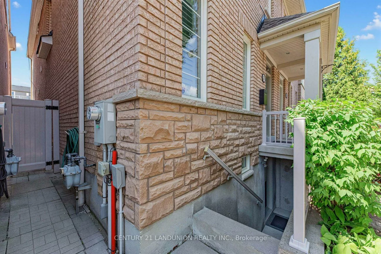 28, Herzberg, York University Heights, Toronto