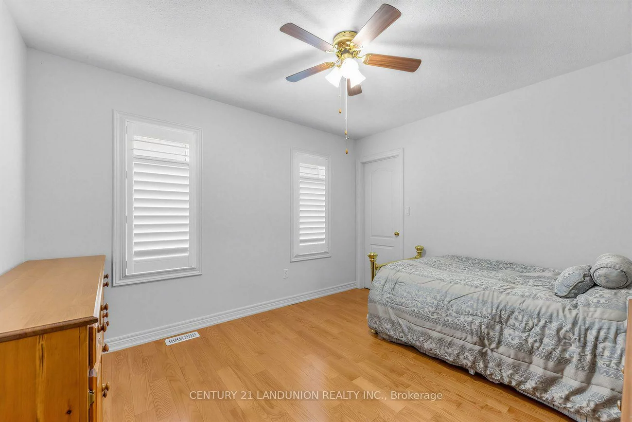 28, Herzberg, York University Heights, Toronto